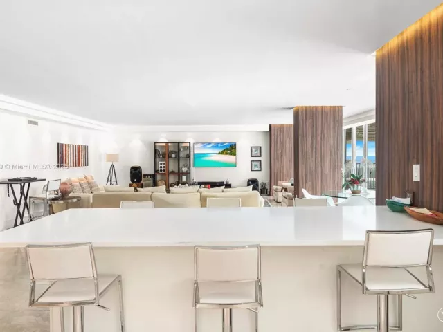 3-bedroom condo for sale in Key Biscayne - 600 Grapetree Dr 3BS - MondialRealty
