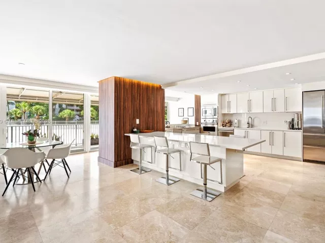 3-bedroom condo for sale in Key Biscayne - 600 Grapetree Dr 3BS - MondialRealty