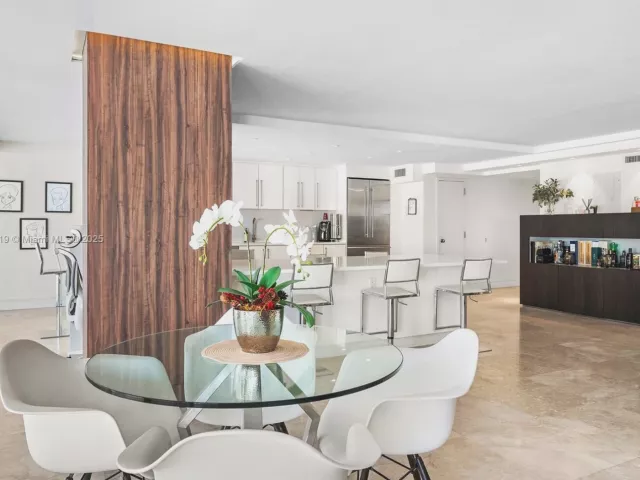 3-bedroom condo for sale in Key Biscayne - 600 Grapetree Dr 3BS - MondialRealty