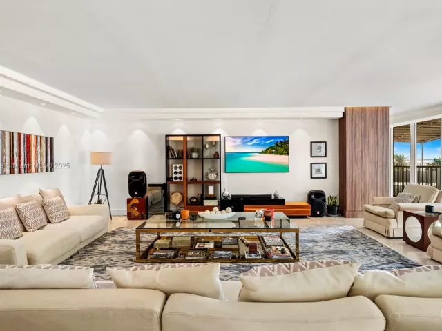 3-bedroom condo for sale in Key Biscayne - 600 Grapetree Dr 3BS - MondialRealty