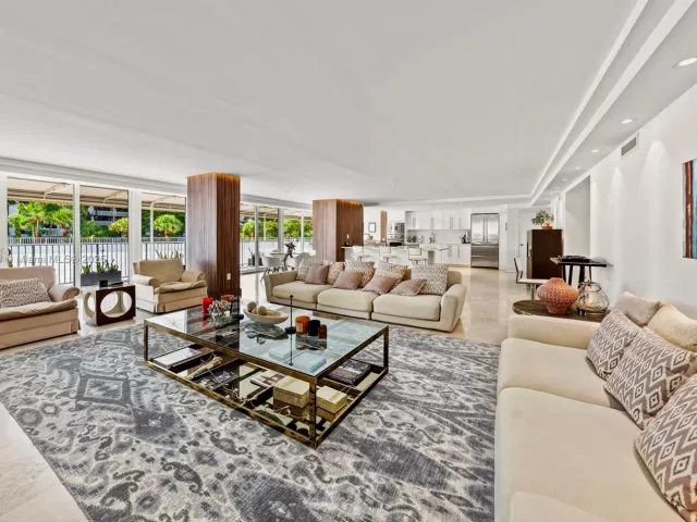 3-bedroom condo for sale in Key Biscayne - 600 Grapetree Dr 3BS - MondialRealty