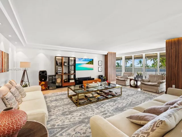 3-bedroom condo for sale in Key Biscayne - 600 Grapetree Dr 3BS - MondialRealty