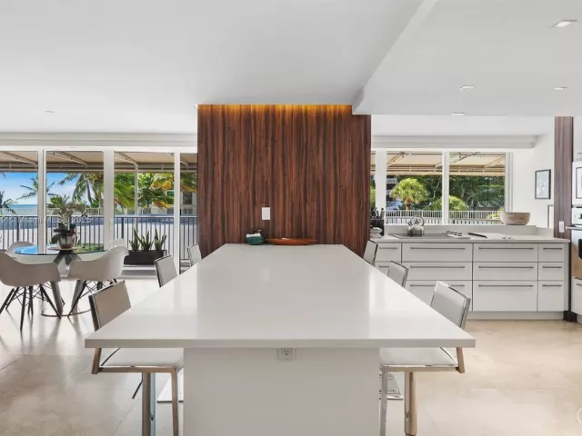 3-bedroom condo for sale in Key Biscayne - 600 Grapetree Dr 3BS - MondialRealty