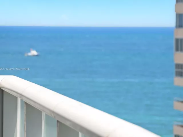 2-bedroom condo for sale in Fort Lauderdale - 3101 Bayshore Dr 805 - MondialRealty