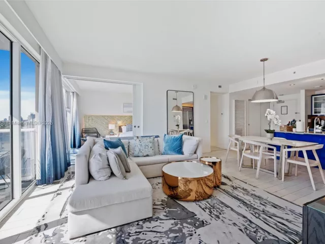 2-bedroom condo for sale in Fort Lauderdale - 3101 Bayshore Dr 805 - MondialRealty