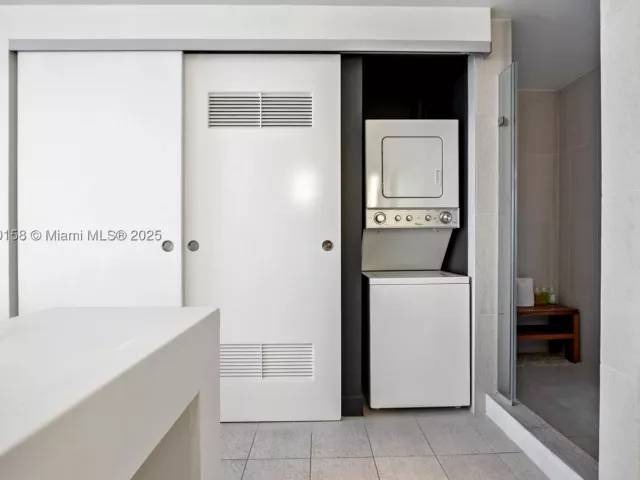 2-bedroom condo for sale in Fort Lauderdale - 3101 Bayshore Dr 805 - MondialRealty