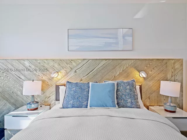 2-bedroom condo for sale in Fort Lauderdale - 3101 Bayshore Dr 805 - MondialRealty