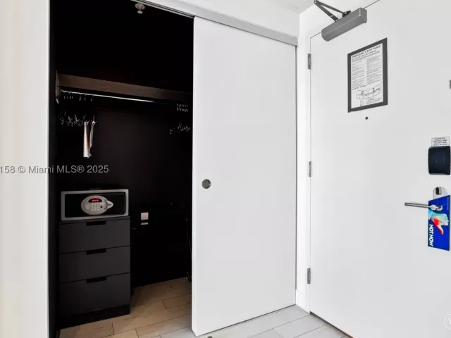 2-bedroom condo for sale in Fort Lauderdale - 3101 Bayshore Dr 805 - MondialRealty