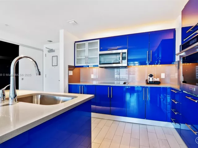 2-bedroom condo for sale in Fort Lauderdale - 3101 Bayshore Dr 805 - MondialRealty
