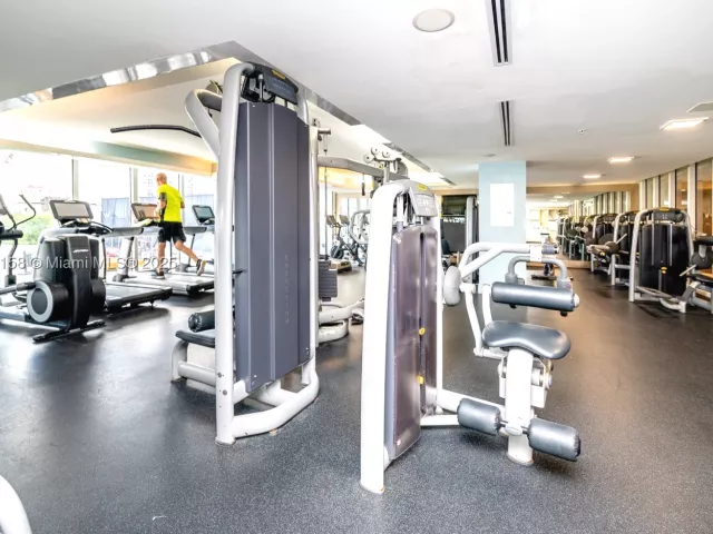 2-bedroom condo for sale in Fort Lauderdale - 3101 Bayshore Dr 805 - MondialRealty