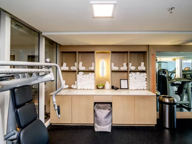 2-bedroom condo for sale in Fort Lauderdale - 3101 Bayshore Dr 805 - MondialRealty