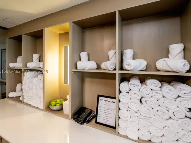 2-bedroom condo for sale in Fort Lauderdale - 3101 Bayshore Dr 805 - MondialRealty
