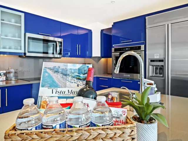 2-bedroom condo for sale in Fort Lauderdale - 3101 Bayshore Dr 805 - MondialRealty