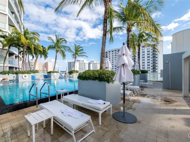 2-bedroom condo for sale in Fort Lauderdale - 3101 Bayshore Dr 805 - MondialRealty