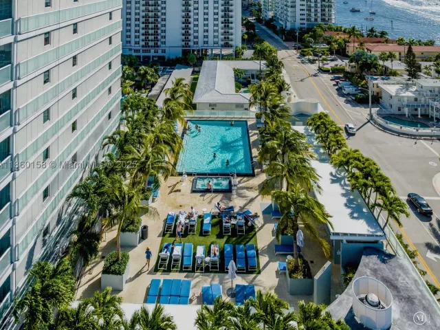 2-bedroom condo for sale in Fort Lauderdale - 3101 Bayshore Dr 805 - MondialRealty