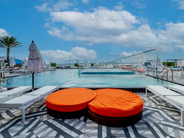 2-bedroom condo for sale in Fort Lauderdale - 3101 Bayshore Dr 805 - MondialRealty