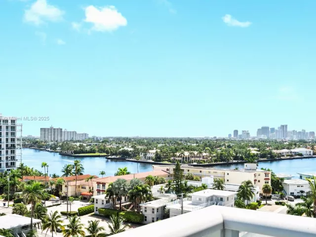 2-bedroom condo for sale in Fort Lauderdale - 3101 Bayshore Dr 805 - MondialRealty