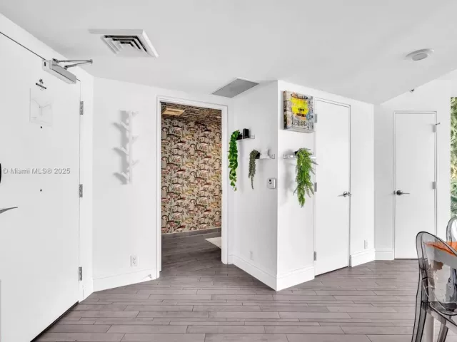 condo for rent in Miami Beach - 1100 West Ave 1019 - MondialRealty