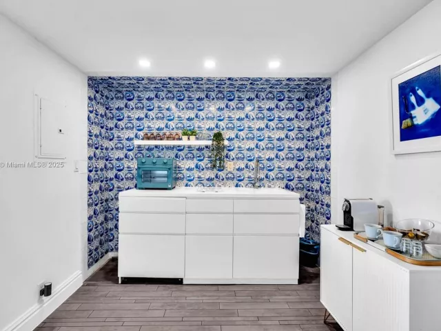 condo for rent in Miami Beach - 1100 West Ave 1019 - MondialRealty