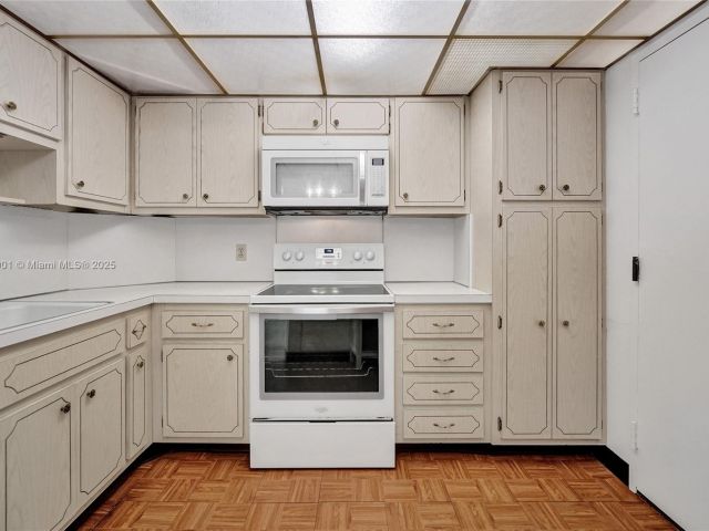 2-bedroom condo for sale in Hallandale Beach - 1965 S Ocean Dr 7K - MondialRealty