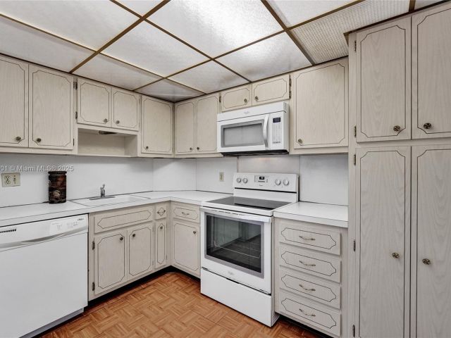 2-bedroom condo for sale in Hallandale Beach - 1965 S Ocean Dr 7K - MondialRealty