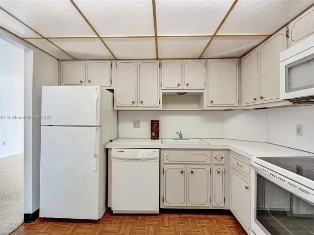 2-bedroom condo for sale in Hallandale Beach - 1965 S Ocean Dr 7K - MondialRealty