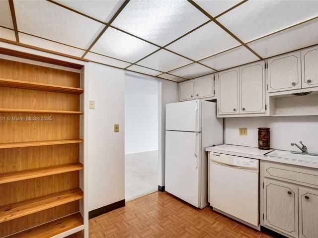 2-bedroom condo for sale in Hallandale Beach - 1965 S Ocean Dr 7K - MondialRealty