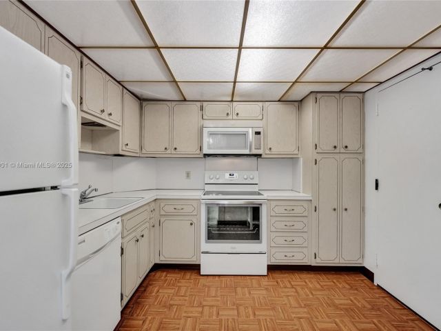 2-bedroom condo for sale in Hallandale Beach - 1965 S Ocean Dr 7K - MondialRealty