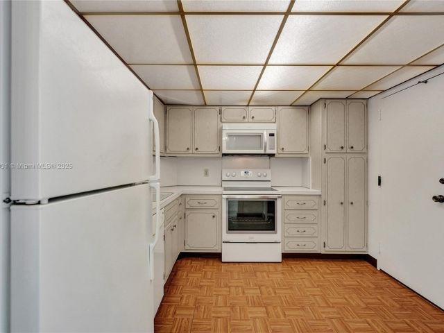 2-bedroom condo for sale in Hallandale Beach - 1965 S Ocean Dr 7K - MondialRealty