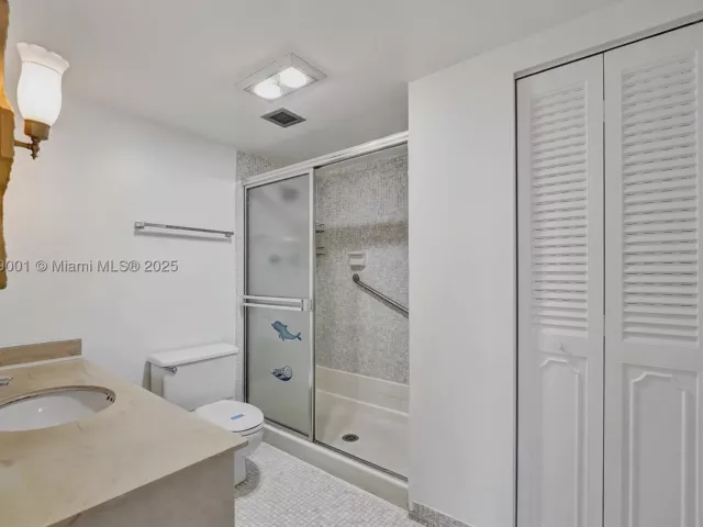 2-bedroom condo for sale in Hallandale Beach - 1965 S Ocean Dr 7K - MondialRealty