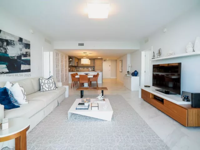 2-bedroom condo for rent in Sunny Isles Beach -  - MondialRealty