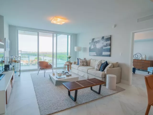 2-bedroom condo for rent in Sunny Isles Beach -  - MondialRealty