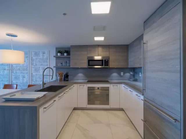 2-bedroom condo for rent in Sunny Isles Beach -  - MondialRealty