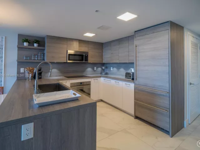 2-bedroom condo for rent in Sunny Isles Beach -  - MondialRealty