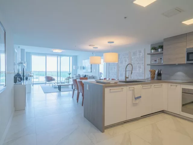 2-bedroom condo for rent in Sunny Isles Beach -  - MondialRealty