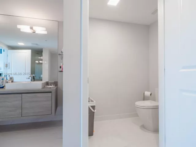 2-bedroom condo for rent in Sunny Isles Beach -  - MondialRealty