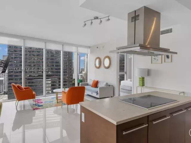 2-bedroom condo for sale in Miami - 485 Brickell Ave 2210 - MondialRealty