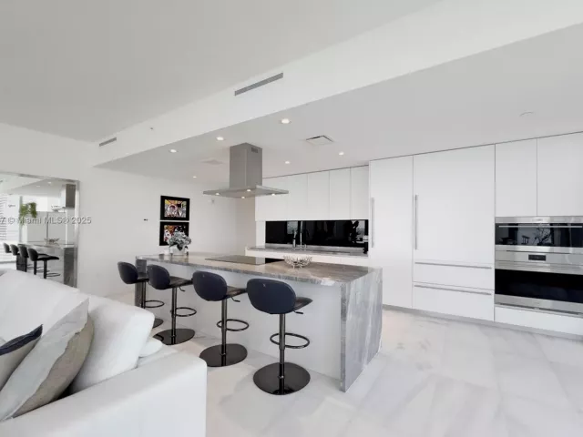 4-bedroom condo for rent in Miami - 700 NE 26th Ter 2601 - MondialRealty