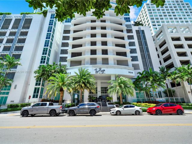 1-bedroom condo for sale in Miami - 950 Brickell Bay Dr 802 - MondialRealty