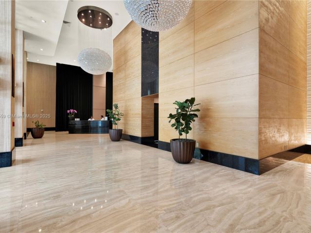 1-bedroom condo for sale in Miami - 950 Brickell Bay Dr 802 - MondialRealty