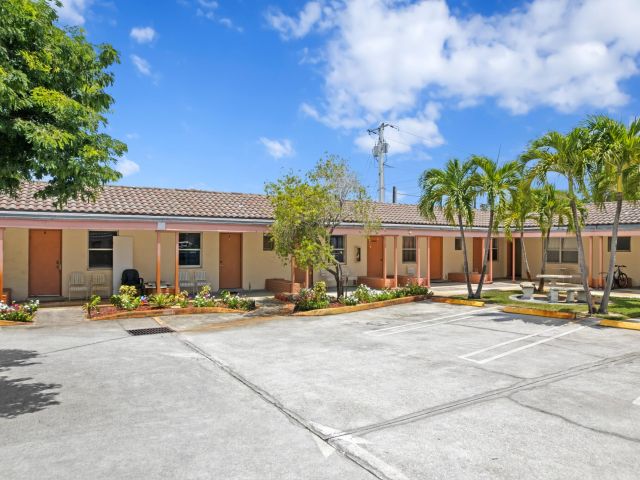 Home for sale at 7800 S Dixie Highway - photo 6430272