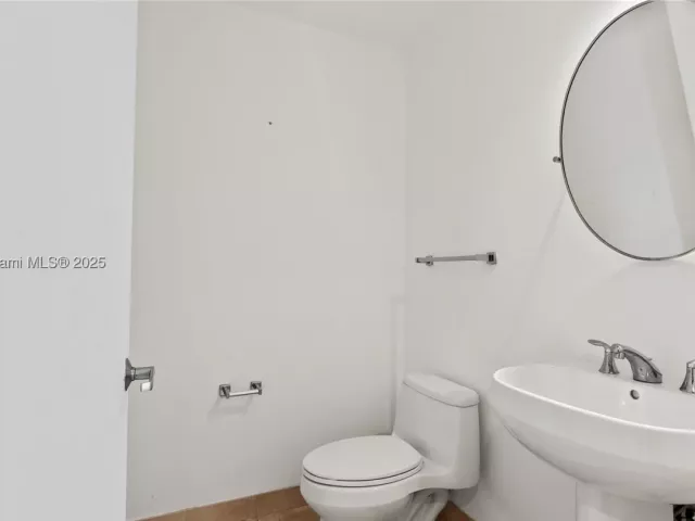 2-bedroom condo for sale in Miami - 1050 Brickell Ave 2620 - MondialRealty