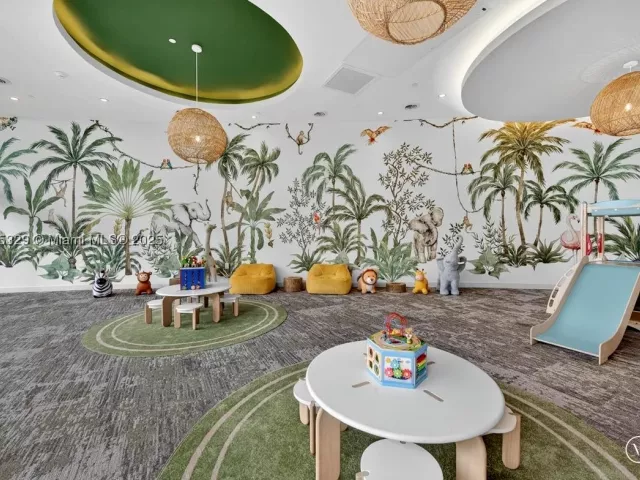 3-bedroom condo for sale in Miami - 700 NE 24th Street 1405 - MondialRealty