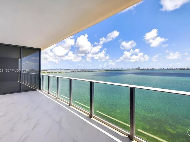 3-bedroom condo for sale in Miami - 700 NE 24th Street 1405 - MondialRealty