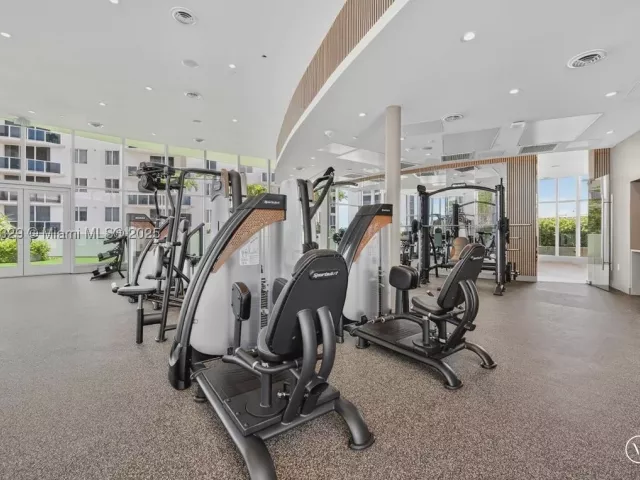 3-bedroom condo for sale in Miami - 700 NE 24th Street 1405 - MondialRealty