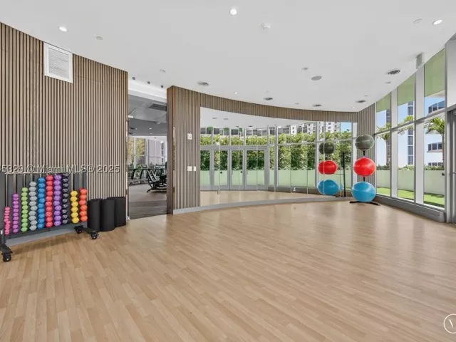 3-bedroom condo for sale in Miami - 700 NE 24th Street 1405 - MondialRealty