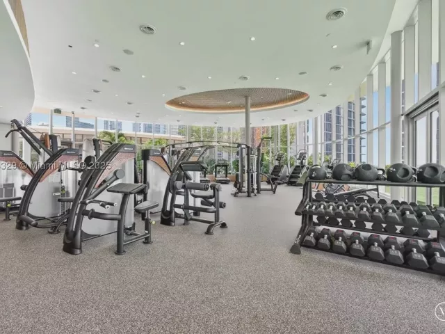 3-bedroom condo for sale in Miami - 700 NE 24th Street 1405 - MondialRealty