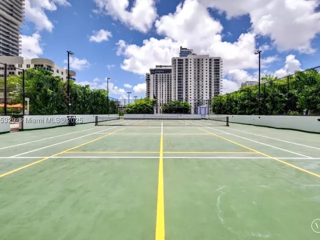 3-bedroom condo for sale in Miami - 700 NE 24th Street 1405 - MondialRealty