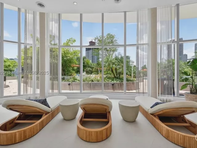 3-bedroom condo for sale in Miami - 700 NE 24th Street 1405 - MondialRealty