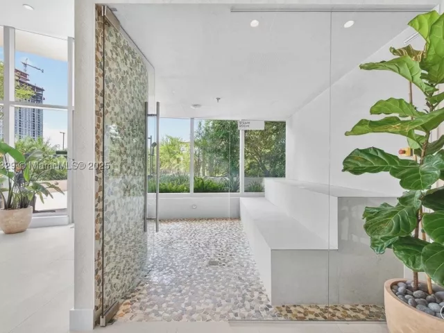 3-bedroom condo for sale in Miami - 700 NE 24th Street 1405 - MondialRealty